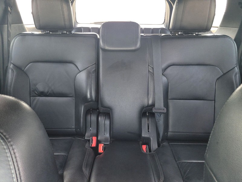 Ford Explorer Vehicle Full-screen Gallery Image 13