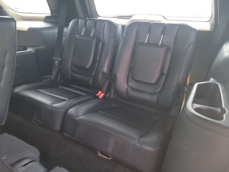 Ford Explorer Vehicle Full-screen Gallery Image 19