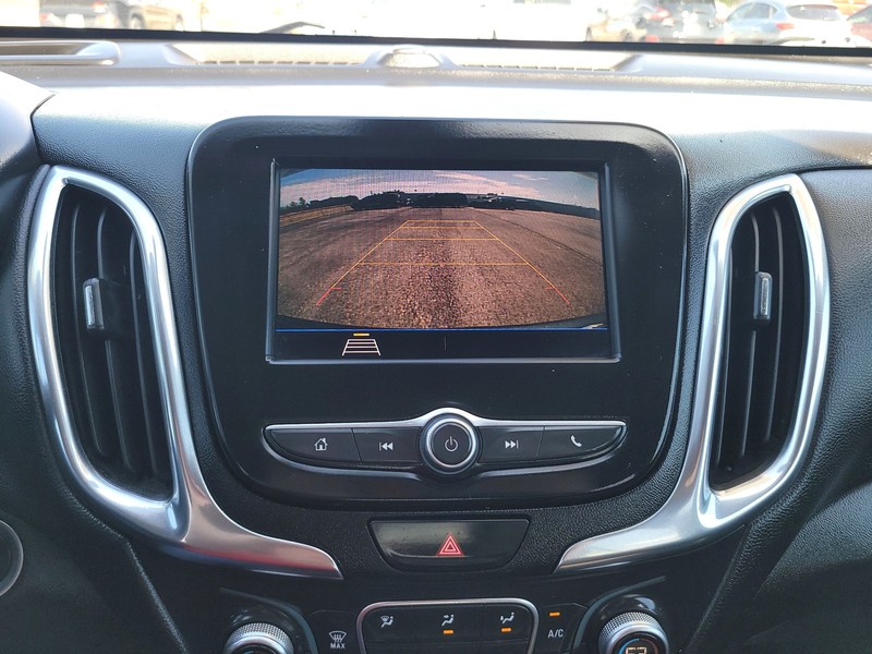 Chevrolet Equinox Vehicle Full-screen Gallery Image 17