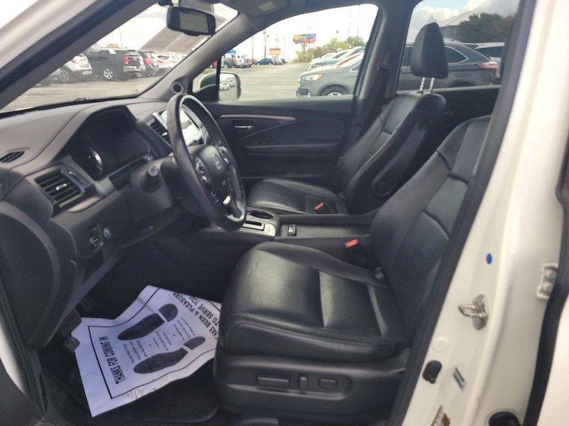 Honda Pilot Vehicle Full-screen Gallery Image 9