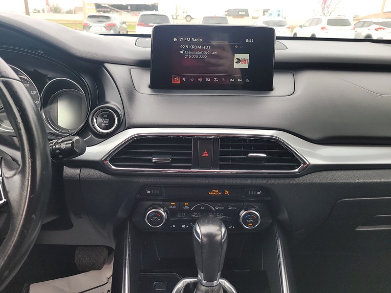 Mazda CX-9 Vehicle Full-screen Gallery Image 12