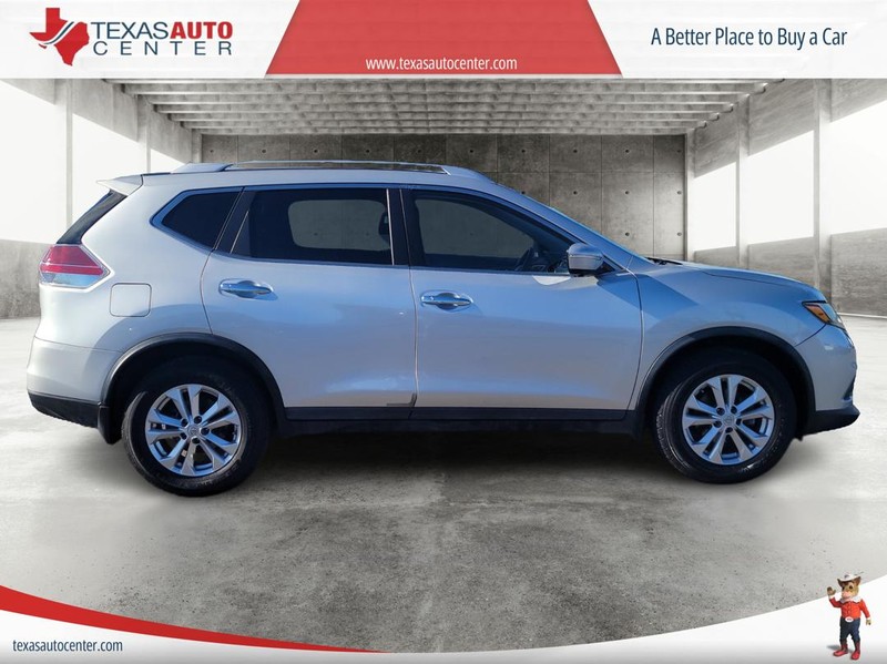 Nissan Rogue Vehicle Full-screen Gallery Image 4