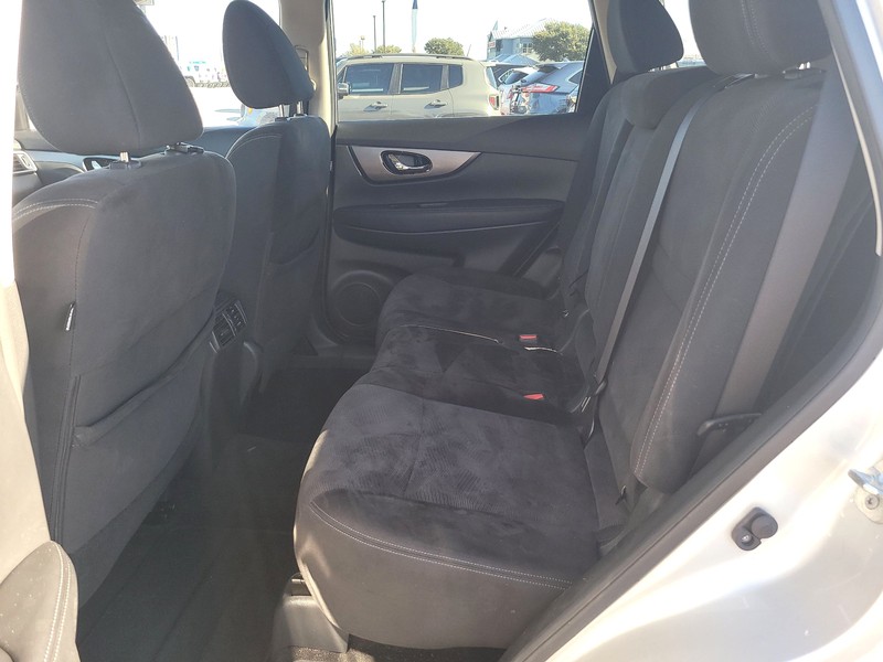 Nissan Rogue Vehicle Full-screen Gallery Image 10