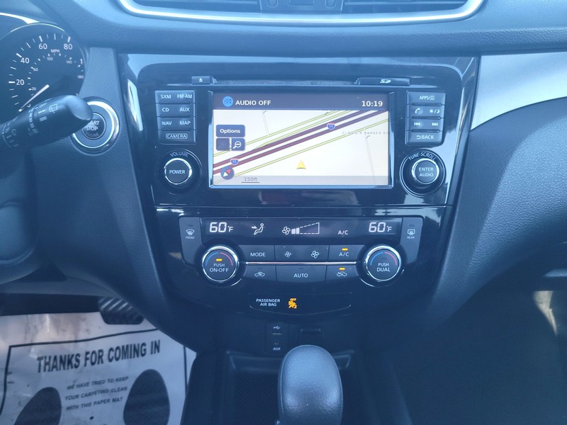 Nissan Rogue Vehicle Full-screen Gallery Image 12