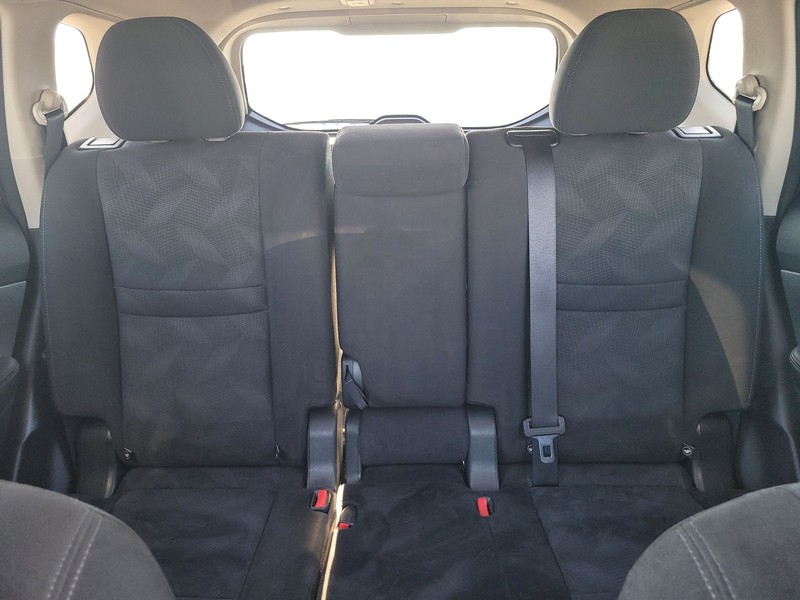 Nissan Rogue Vehicle Full-screen Gallery Image 13