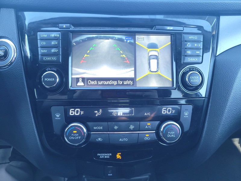 Nissan Rogue Vehicle Full-screen Gallery Image 18