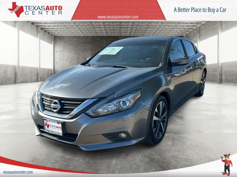 Nissan Altima Vehicle Full-screen Gallery Image 2