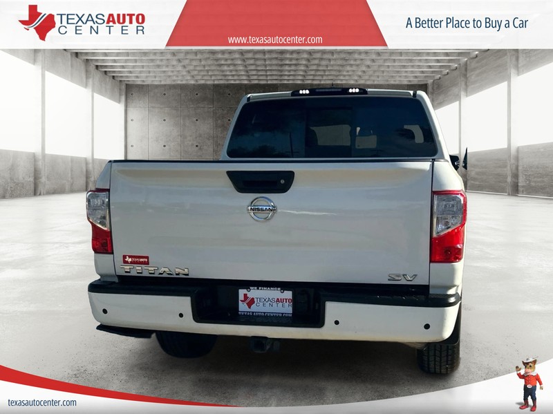 Nissan Titan Vehicle Full-screen Gallery Image 6