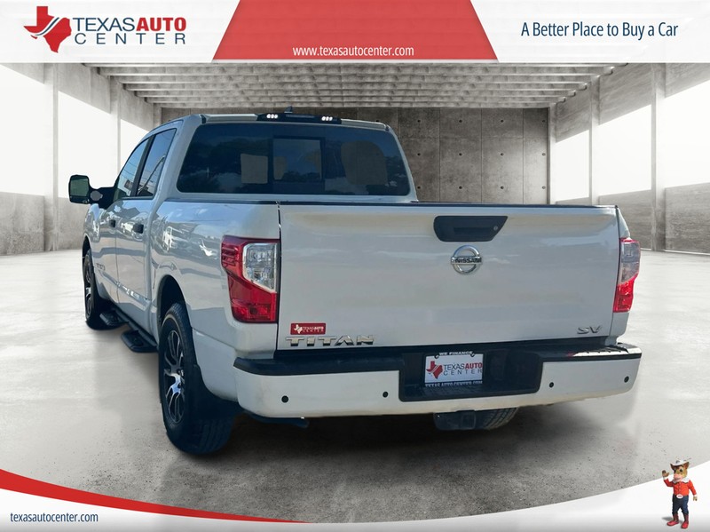 Nissan Titan Vehicle Full-screen Gallery Image 8