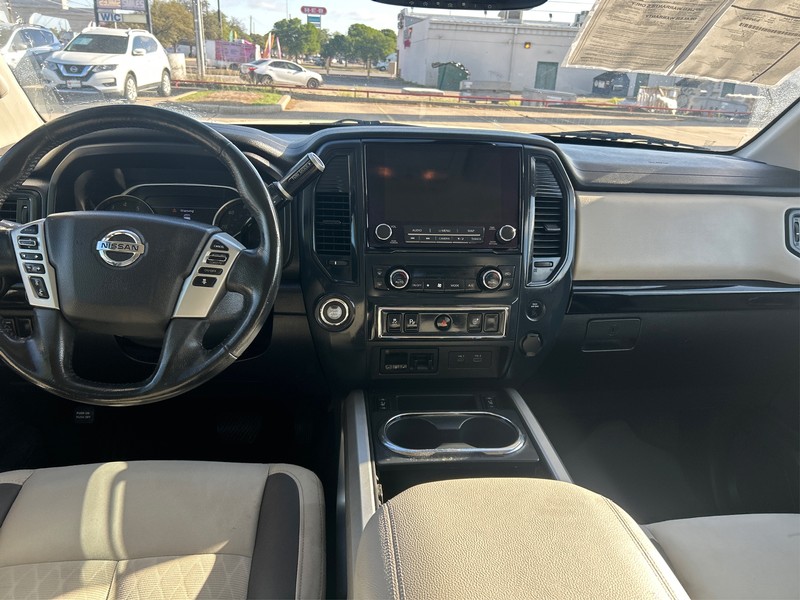 Nissan Titan Vehicle Full-screen Gallery Image 12