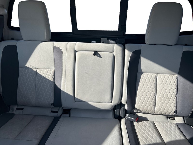 Nissan Titan Vehicle Full-screen Gallery Image 13