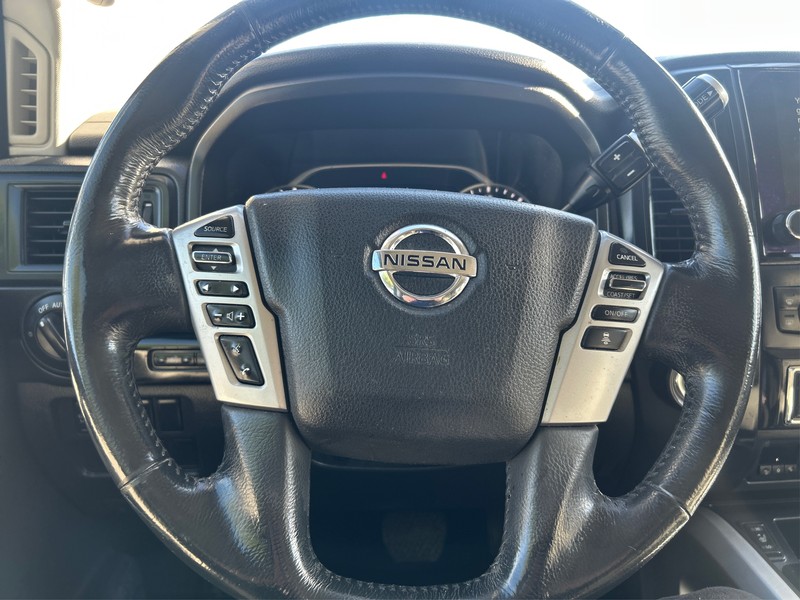 Nissan Titan Vehicle Full-screen Gallery Image 14