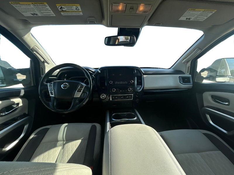 Nissan Titan Vehicle Full-screen Gallery Image 15