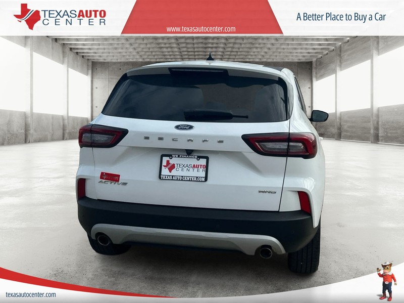 Ford Escape Vehicle Full-screen Gallery Image 6