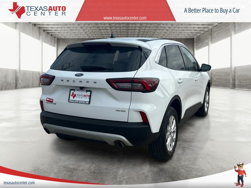 Ford Escape Vehicle Full-screen Gallery Image 7