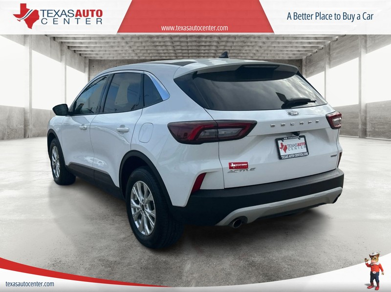 Ford Escape Vehicle Full-screen Gallery Image 8