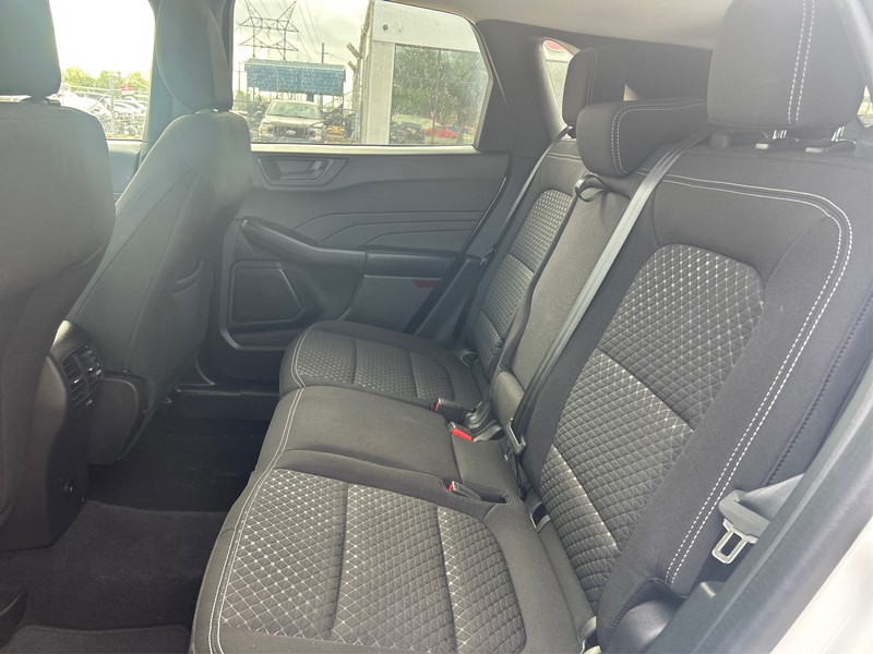 Ford Escape Vehicle Full-screen Gallery Image 10