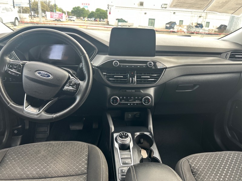 Ford Escape Vehicle Full-screen Gallery Image 12