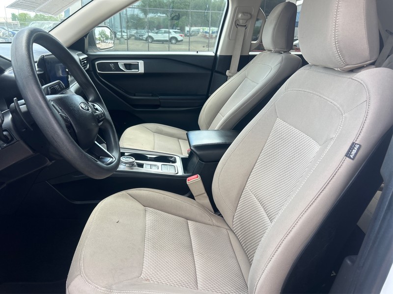 Ford Explorer Vehicle Full-screen Gallery Image 9