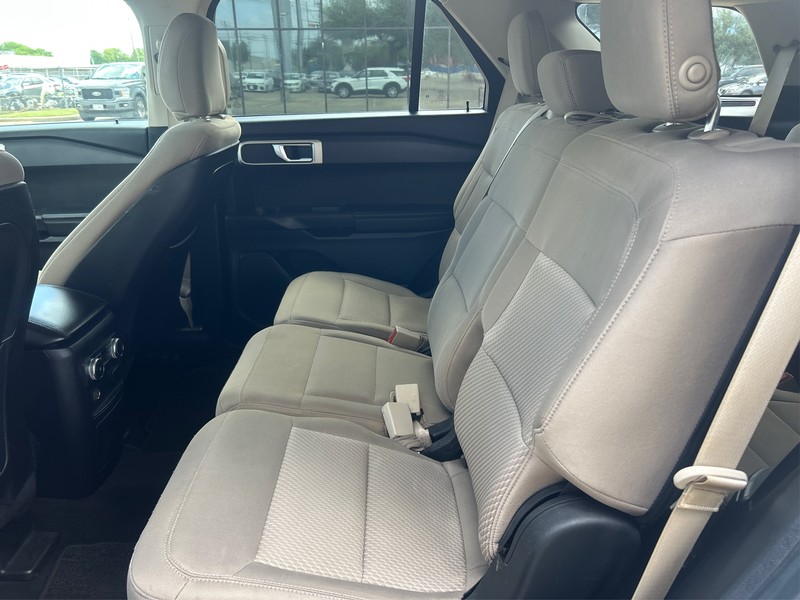 Ford Explorer Vehicle Full-screen Gallery Image 10