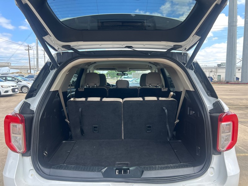 Ford Explorer Vehicle Full-screen Gallery Image 11