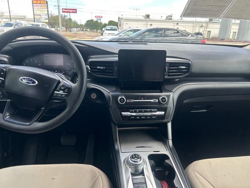 Ford Explorer Vehicle Full-screen Gallery Image 12