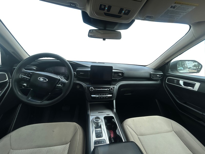 Ford Explorer Vehicle Full-screen Gallery Image 15