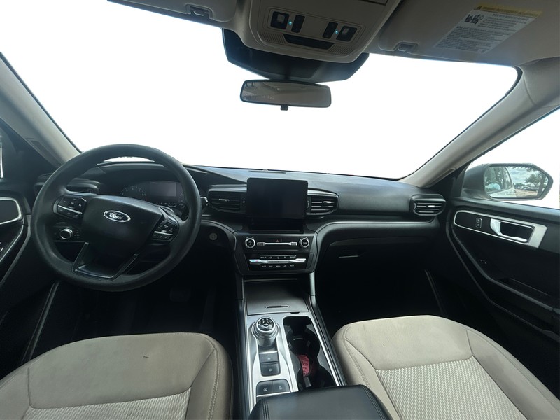 Ford Explorer Vehicle Full-screen Gallery Image 16