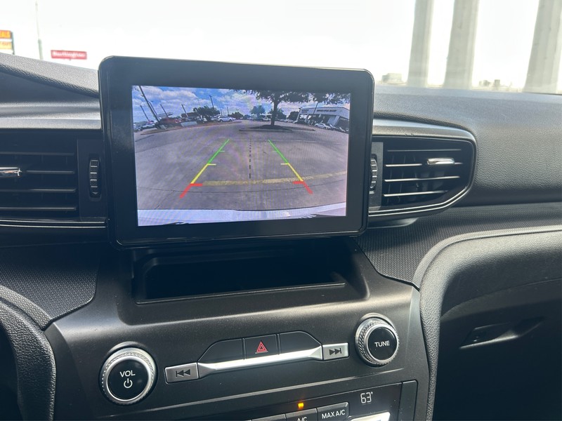 Ford Explorer Vehicle Full-screen Gallery Image 17