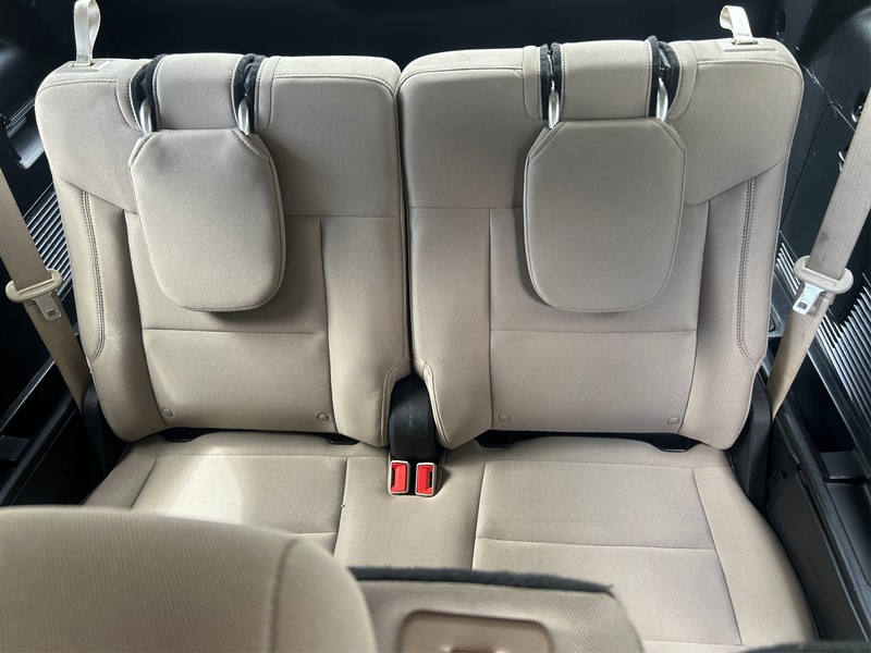 Ford Explorer Vehicle Full-screen Gallery Image 18