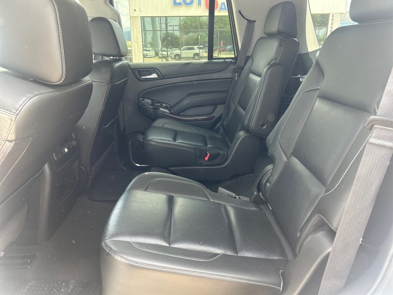 GMC Yukon Vehicle Full-screen Gallery Image 10