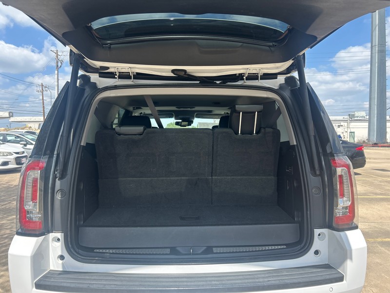 GMC Yukon Vehicle Full-screen Gallery Image 11