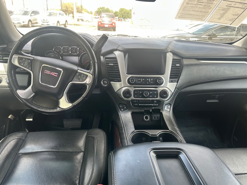 GMC Yukon Vehicle Full-screen Gallery Image 12