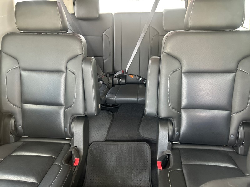 GMC Yukon Vehicle Full-screen Gallery Image 13