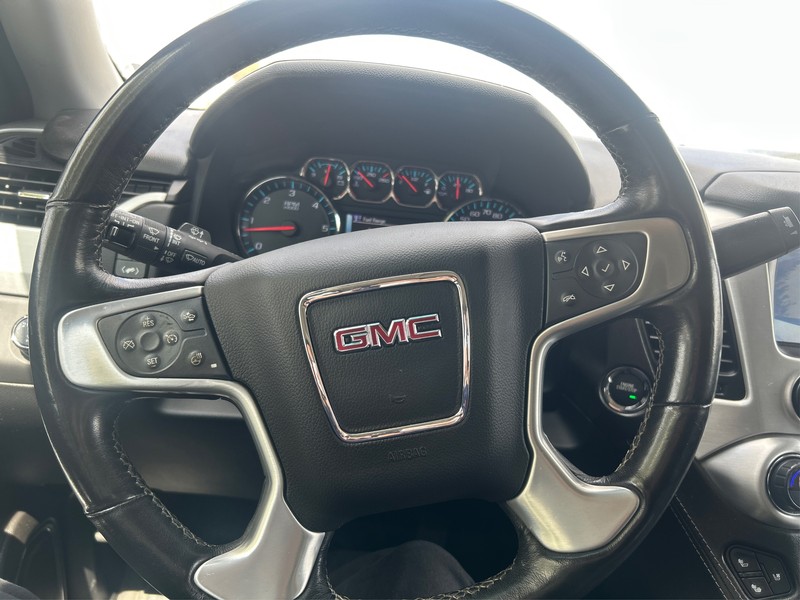 GMC Yukon Vehicle Full-screen Gallery Image 14