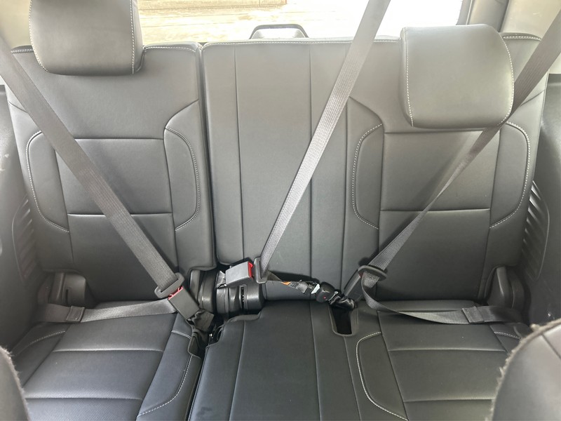 GMC Yukon Vehicle Full-screen Gallery Image 18