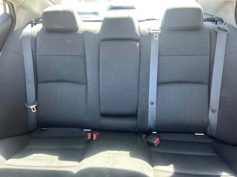 Nissan Altima Vehicle Full-screen Gallery Image 13