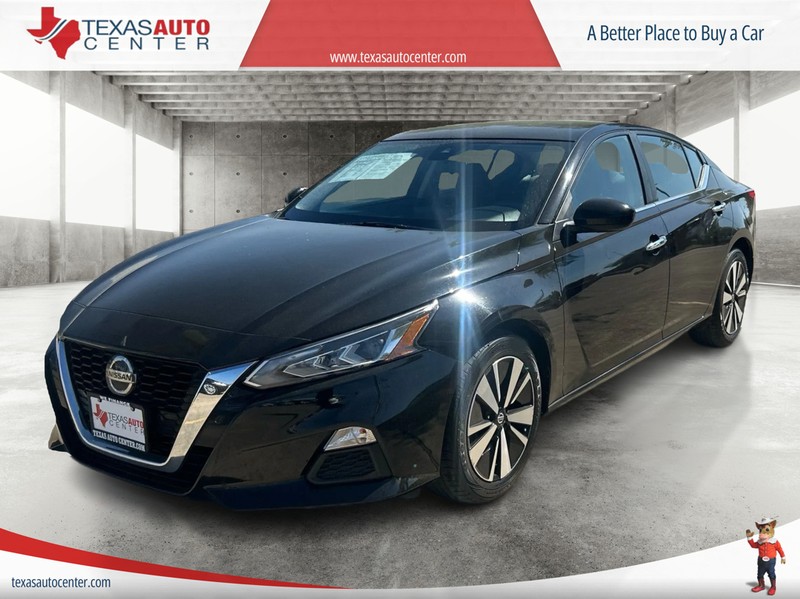 Nissan Altima Vehicle Full-screen Gallery Image 2