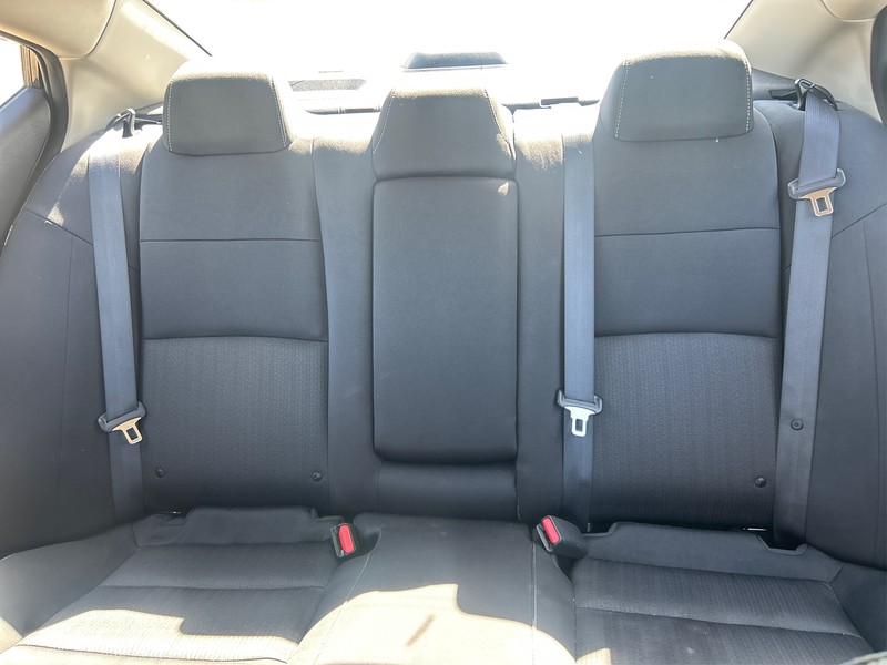 Nissan Altima Vehicle Full-screen Gallery Image 12