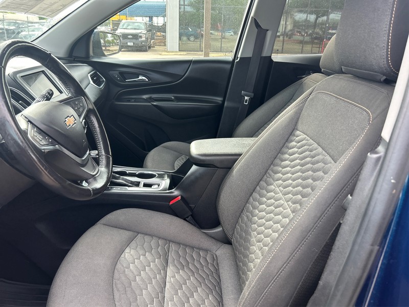 Chevrolet Equinox Vehicle Full-screen Gallery Image 9
