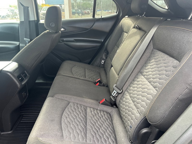 Chevrolet Equinox Vehicle Full-screen Gallery Image 10