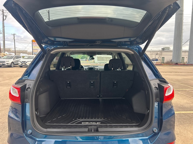 Chevrolet Equinox Vehicle Full-screen Gallery Image 11