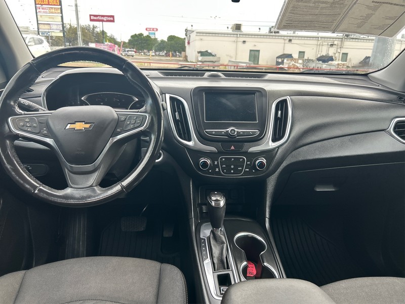 Chevrolet Equinox Vehicle Full-screen Gallery Image 12