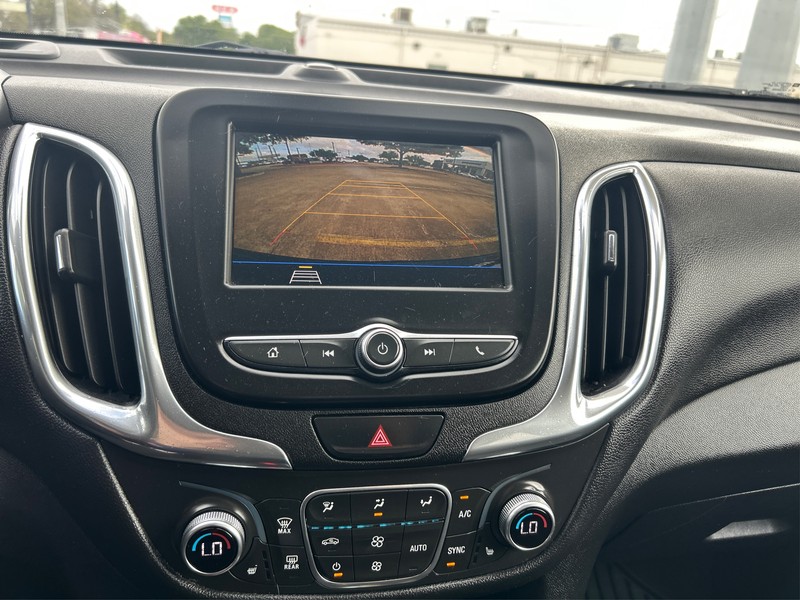 Chevrolet Equinox Vehicle Full-screen Gallery Image 17