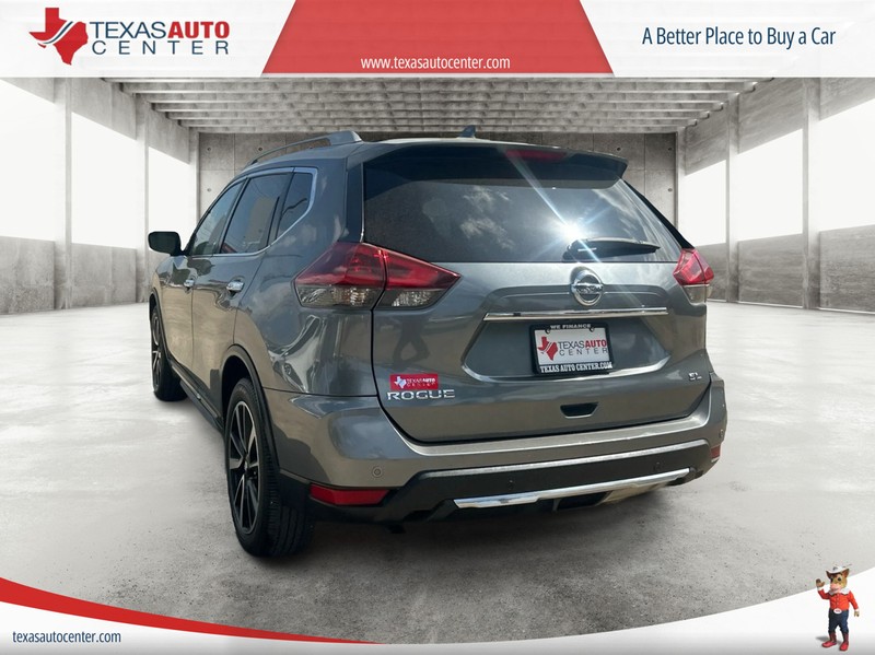 Nissan Rogue Vehicle Full-screen Gallery Image 8