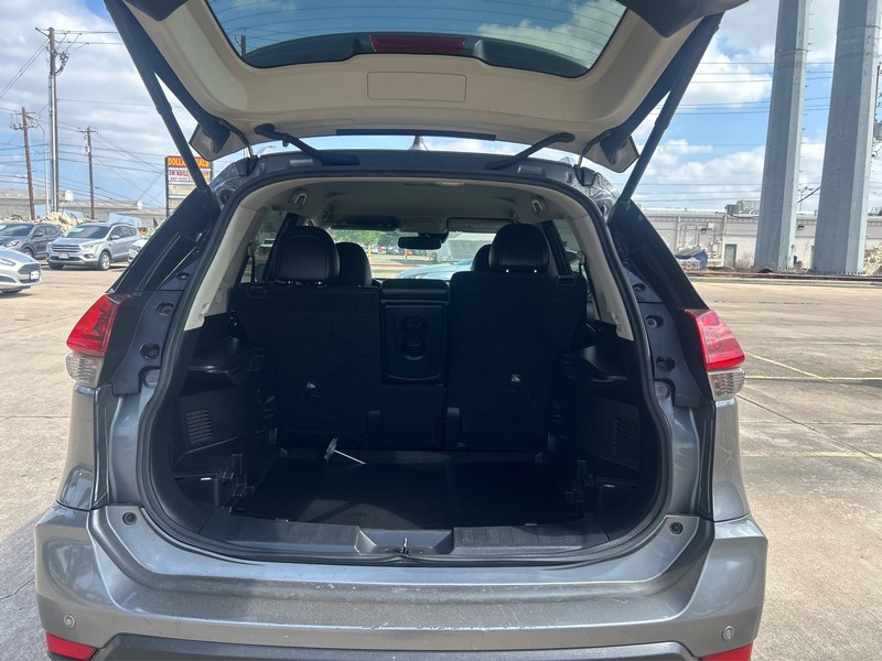 Nissan Rogue Vehicle Full-screen Gallery Image 11