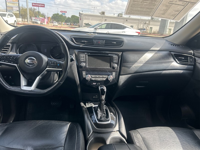 Nissan Rogue Vehicle Full-screen Gallery Image 12