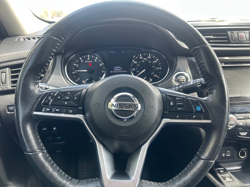 Nissan Rogue Vehicle Full-screen Gallery Image 14