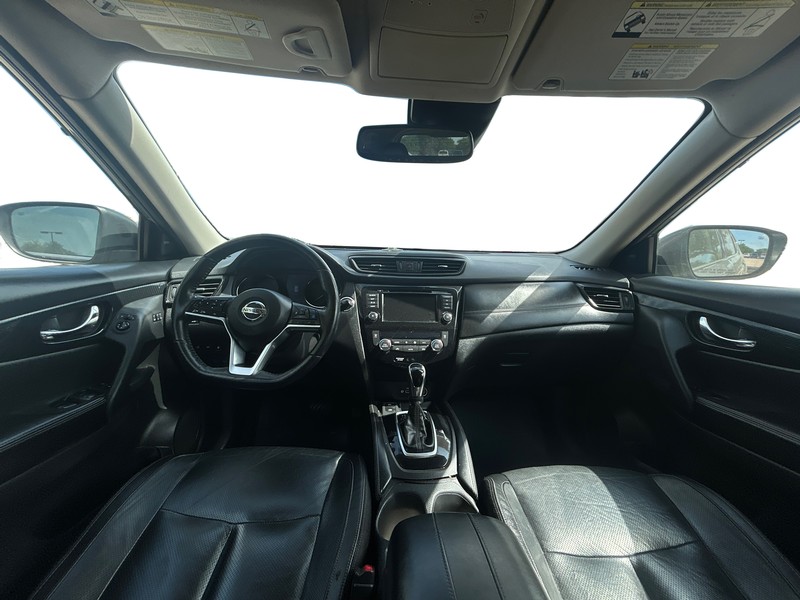 Nissan Rogue Vehicle Full-screen Gallery Image 15