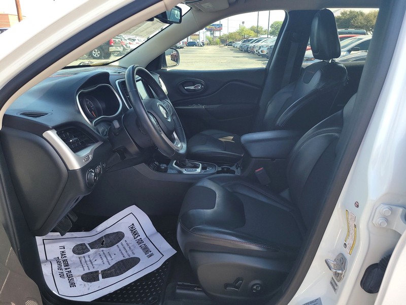 Jeep Cherokee Vehicle Full-screen Gallery Image 7